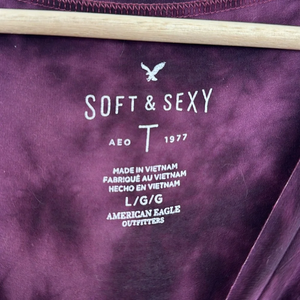 American Eagle Outfitters Maroon Tie-Dye Tee - Picture 2 of 3